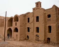 The old town located in the south of Djenné-Djenno is one of the ancient towns in sub-Saharan Africa. It is popular for traditional houses made on hil
